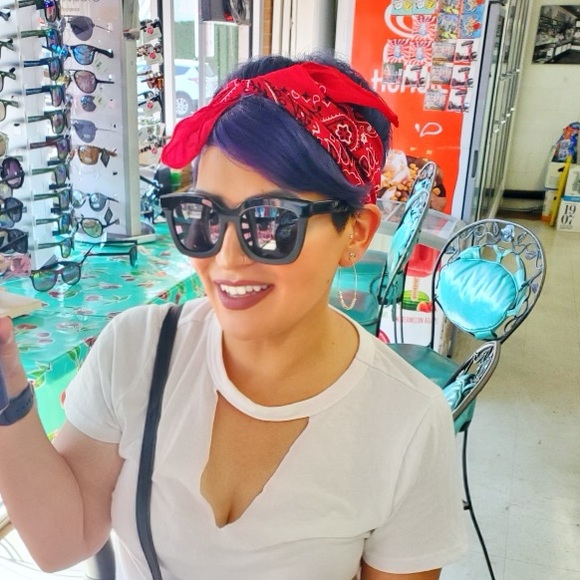 Meet your Posher, Lucy - Picture 2 of 3